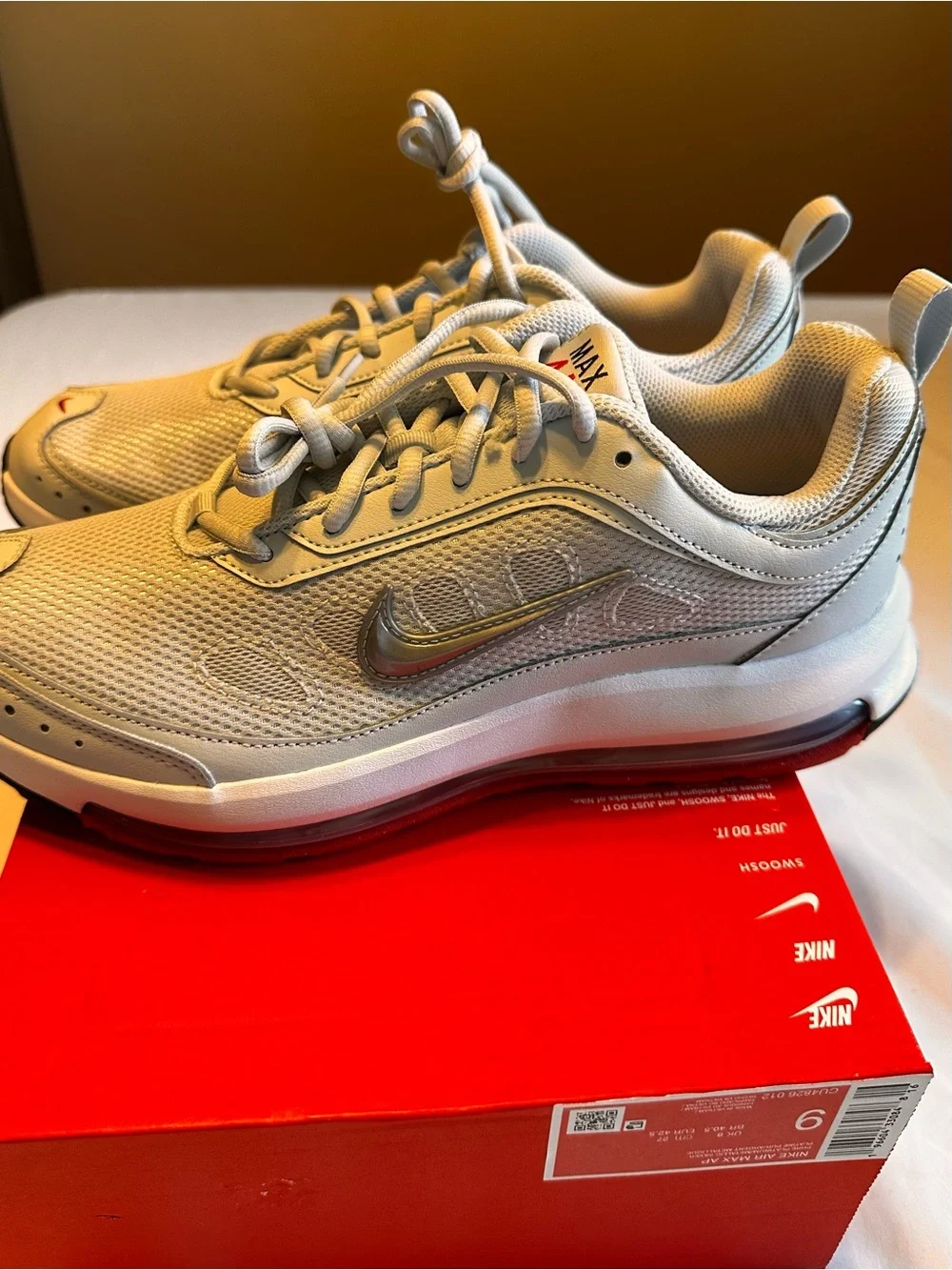 Nike Air Max AP  Men’s White and Silver Sneakers Box Without Lid Platinum Lid.